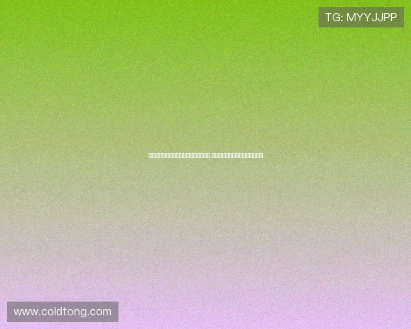 赫伊森在俱乐部门口停留十分钟热心签名 小球迷围绕争相合影留下难忘瞬间